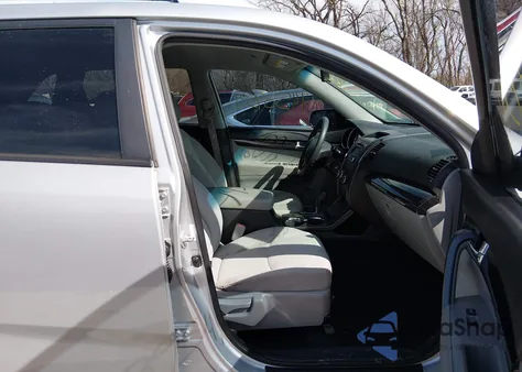 2013 Kia Sorento Lx V6 z USA, uszkodzony, nr VIN 5XYKT4A24DG420822